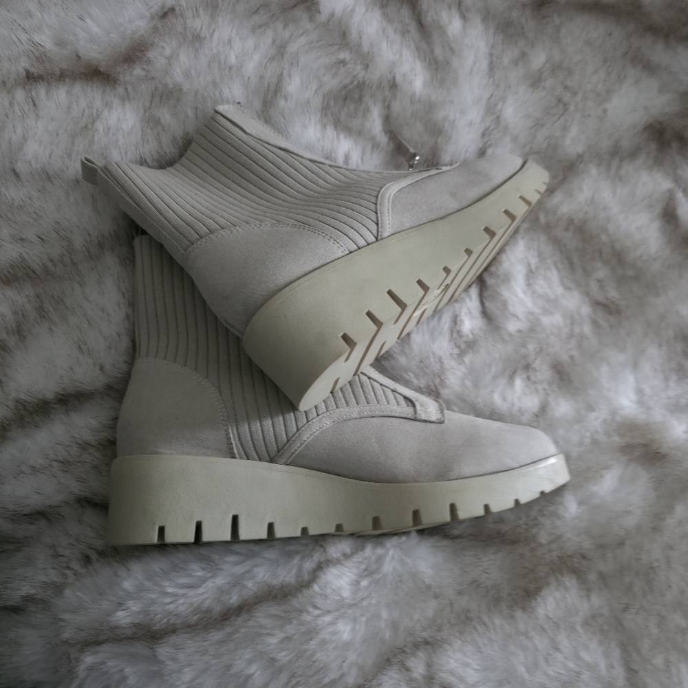 Anne Klein Cream Ribbed Ankle Boots